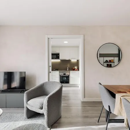 Aliga - 3 Bedroom And Pool In Les Corts Barselona